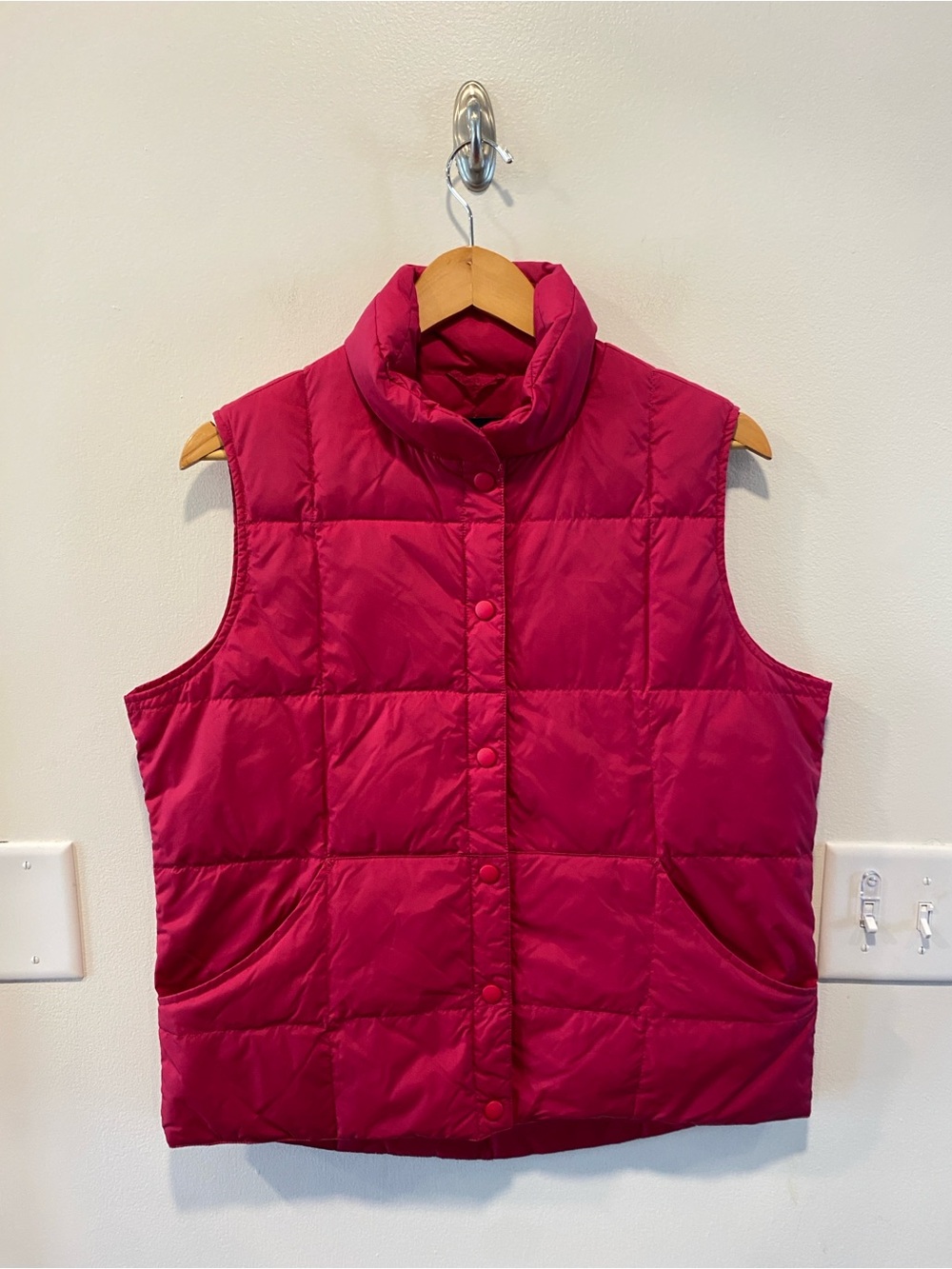 Lands End Puffer Vest Women’s Medium 10-12
Quilted Snaps Pockets Down outdoors